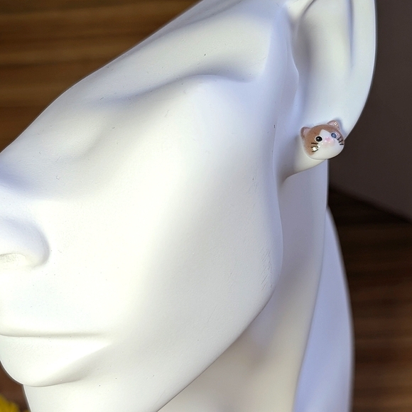 NEW Kitten earrings acrylic BROWN caramel tan stud New HANDMADE cats Teen - Picture 2 of 5